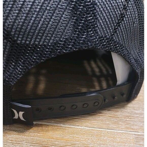 Hurley Black Trucker Hat Snapback Cap Patch W Jaguar - Picture 3 of 5